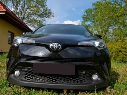 Чорний Тойота C-HR, об'ємом двигуна 0.12 л та пробігом 80 тис. км за 15500 $, фото 1 на Automoto.ua