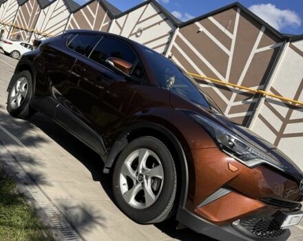 Коричневый Тойота C-HR, объемом двигателя 0 л и пробегом 128 тыс. км за 23900 $, фото 17 на Automoto.ua