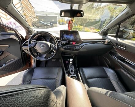Коричневый Тойота C-HR, объемом двигателя 0 л и пробегом 128 тыс. км за 23900 $, фото 14 на Automoto.ua