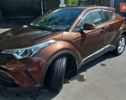Коричневый Тойота C-HR, объемом двигателя 1.2 л и пробегом 64 тыс. км за 19980 $, фото 1 на Automoto.ua