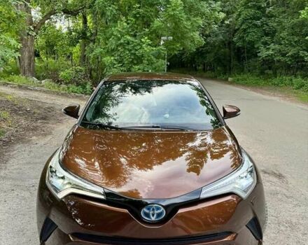 Коричневий Тойота C-HR, об'ємом двигуна 1.8 л та пробігом 193 тис. км за 21800 $, фото 1 на Automoto.ua