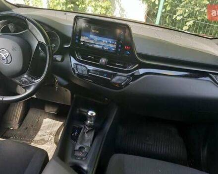 Коричневий Тойота C-HR, об'ємом двигуна 1.2 л та пробігом 46 тис. км за 22800 $, фото 3 на Automoto.ua