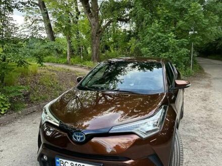 Тойота C-HR 2018 в Киеве на Automoto.ua Коричневый Тойота C-HR, объемом двигателя 1.8 л и пробегом 193 тыс. км за 21800 $, фото 1 на Automoto.ua
