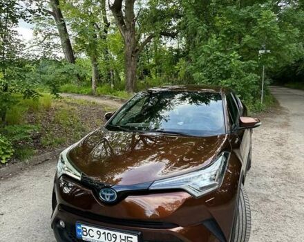 Коричневый Тойота C-HR, объемом двигателя 1.8 л и пробегом 193 тыс. км за 21700 $, фото 1 на Automoto.ua