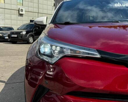 Красный Тойота C-HR, объемом двигателя 2 л и пробегом 76 тыс. км за 17690 $, фото 6 на Automoto.ua