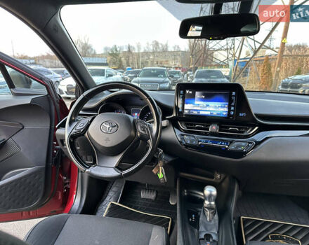 Красный Тойота C-HR, объемом двигателя 1.2 л и пробегом 138 тыс. км за 17500 $, фото 19 на Automoto.ua