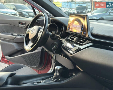 Красный Тойота C-HR, объемом двигателя 1.2 л и пробегом 138 тыс. км за 17500 $, фото 23 на Automoto.ua
