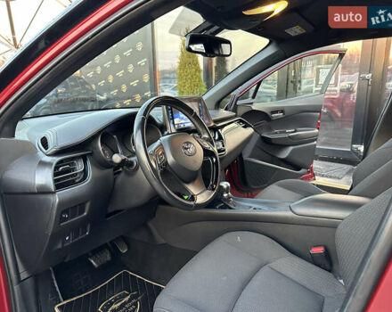 Красный Тойота C-HR, объемом двигателя 1.2 л и пробегом 138 тыс. км за 17500 $, фото 12 на Automoto.ua