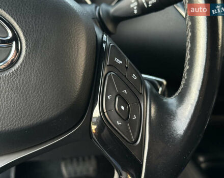 Красный Тойота C-HR, объемом двигателя 1.2 л и пробегом 138 тыс. км за 17500 $, фото 29 на Automoto.ua