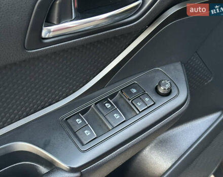 Красный Тойота C-HR, объемом двигателя 1.2 л и пробегом 138 тыс. км за 17500 $, фото 25 на Automoto.ua