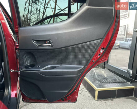 Красный Тойота C-HR, объемом двигателя 1.2 л и пробегом 138 тыс. км за 17500 $, фото 21 на Automoto.ua