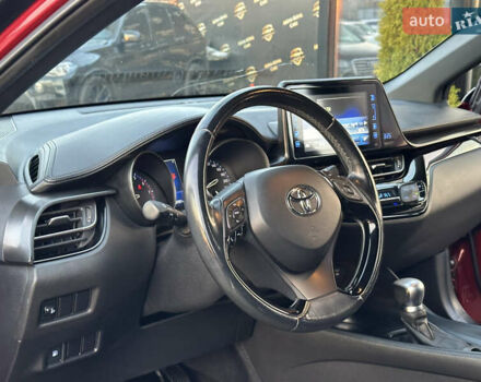 Красный Тойота C-HR, объемом двигателя 1.2 л и пробегом 138 тыс. км за 17500 $, фото 13 на Automoto.ua