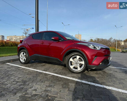 Красный Тойота C-HR, объемом двигателя 1.2 л и пробегом 88 тыс. км за 20200 $, фото 1 на Automoto.ua