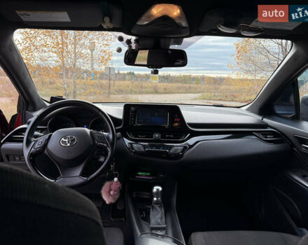 Красный Тойота C-HR, объемом двигателя 1.99 л и пробегом 110 тыс. км за 19200 $, фото 13 на Automoto.ua