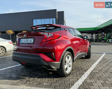 Красный Тойота C-HR, объемом двигателя 1.2 л и пробегом 88 тыс. км за 20200 $, фото 3 на Automoto.ua