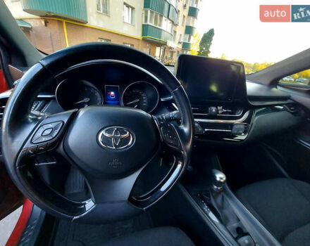 Красный Тойота C-HR, объемом двигателя 1.2 л и пробегом 159 тыс. км за 18800 $, фото 16 на Automoto.ua