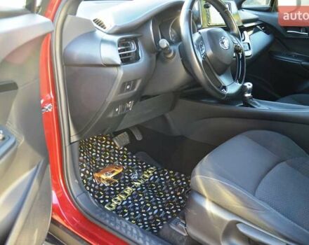 Тойота C-HR 2017 в Одессе на Automoto.ua Красный Тойота C-HR, объемом двигателя 1.99 л и пробегом 99 тыс. км за 15500 $, фото 16 на Automoto.ua