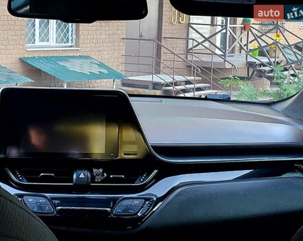 Красный Тойота C-HR, объемом двигателя 1.2 л и пробегом 159 тыс. км за 18800 $, фото 15 на Automoto.ua