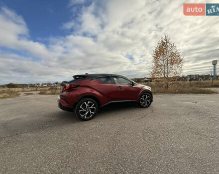 Красный Тойота C-HR, объемом двигателя 1.99 л и пробегом 110 тыс. км за 19200 $, фото 2 на Automoto.ua