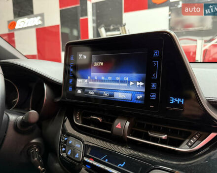 Красный Тойота C-HR, объемом двигателя 1.2 л и пробегом 70 тыс. км за 17000 $, фото 15 на Automoto.ua
