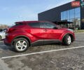 Красный Тойота C-HR, объемом двигателя 1.2 л и пробегом 88 тыс. км за 20200 $, фото 2 на Automoto.ua