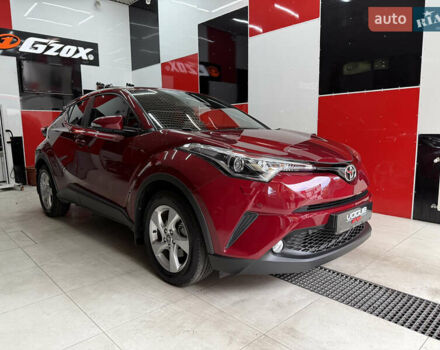 Красный Тойота C-HR, объемом двигателя 1.2 л и пробегом 70 тыс. км за 17000 $, фото 2 на Automoto.ua