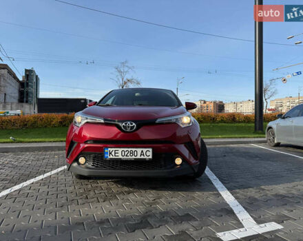Красный Тойота C-HR, объемом двигателя 1.2 л и пробегом 88 тыс. км за 20200 $, фото 7 на Automoto.ua