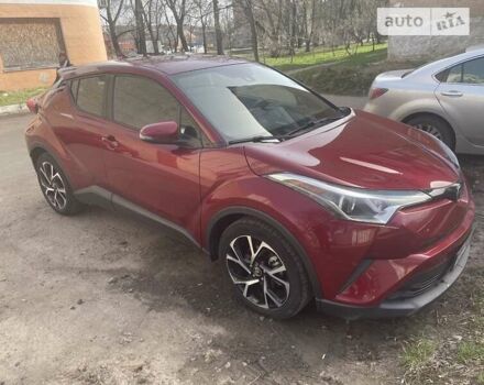 Красный Тойота C-HR, объемом двигателя 2 л и пробегом 69 тыс. км за 16000 $, фото 1 на Automoto.ua