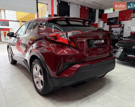Красный Тойота C-HR, объемом двигателя 1.2 л и пробегом 70 тыс. км за 17000 $, фото 5 на Automoto.ua