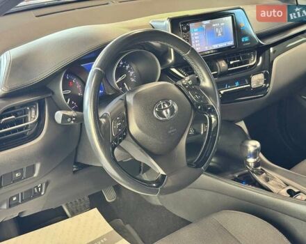 Красный Тойота C-HR, объемом двигателя 1.99 л и пробегом 59 тыс. км за 16500 $, фото 21 на Automoto.ua