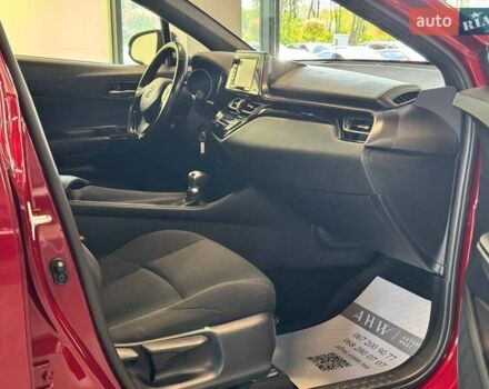 Красный Тойота C-HR, объемом двигателя 1.99 л и пробегом 59 тыс. км за 16500 $, фото 30 на Automoto.ua