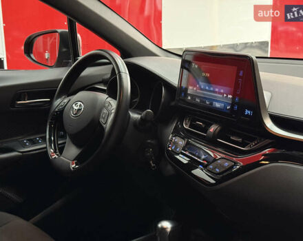 Красный Тойота C-HR, объемом двигателя 1.2 л и пробегом 70 тыс. км за 17000 $, фото 9 на Automoto.ua