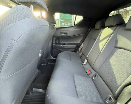 Красный Тойота C-HR, объемом двигателя 1.2 л и пробегом 88 тыс. км за 20200 $, фото 15 на Automoto.ua