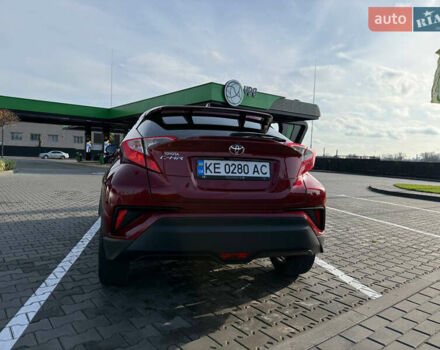 Красный Тойота C-HR, объемом двигателя 1.2 л и пробегом 88 тыс. км за 20200 $, фото 4 на Automoto.ua