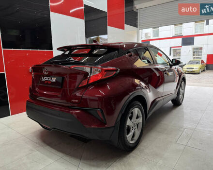 Красный Тойота C-HR, объемом двигателя 1.2 л и пробегом 70 тыс. км за 17000 $, фото 3 на Automoto.ua