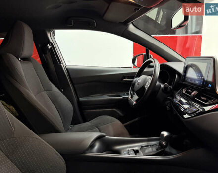 Красный Тойота C-HR, объемом двигателя 1.2 л и пробегом 70 тыс. км за 17000 $, фото 10 на Automoto.ua