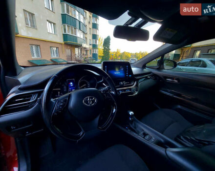 Красный Тойота C-HR, объемом двигателя 1.2 л и пробегом 159 тыс. км за 18800 $, фото 21 на Automoto.ua