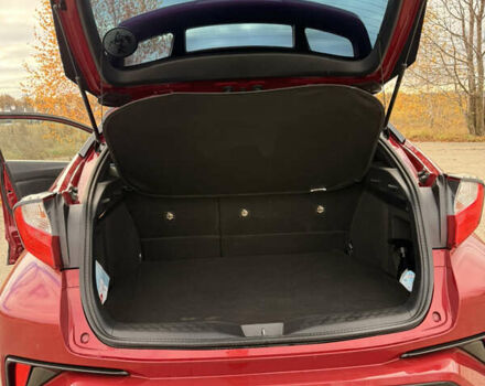 Красный Тойота C-HR, объемом двигателя 1.99 л и пробегом 110 тыс. км за 19200 $, фото 12 на Automoto.ua