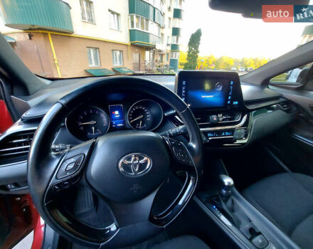 Красный Тойота C-HR, объемом двигателя 1.2 л и пробегом 159 тыс. км за 18800 $, фото 29 на Automoto.ua