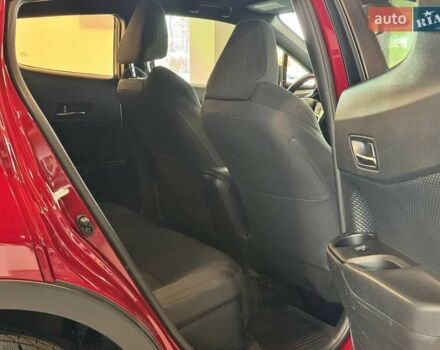 Красный Тойота C-HR, объемом двигателя 1.99 л и пробегом 59 тыс. км за 16500 $, фото 32 на Automoto.ua