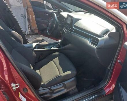 Красный Тойота C-HR, объемом двигателя 2 л и пробегом 77 тыс. км за 19900 $, фото 13 на Automoto.ua