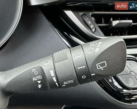 Красный Тойота C-HR, объемом двигателя 1.99 л и пробегом 46 тыс. км за 21500 $, фото 97 на Automoto.ua