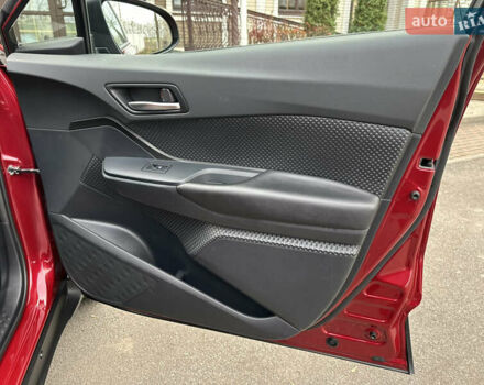 Красный Тойота C-HR, объемом двигателя 1.99 л и пробегом 46 тыс. км за 21500 $, фото 124 на Automoto.ua