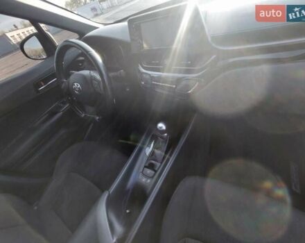 Червоний Тойота C-HR, об'ємом двигуна 1.99 л та пробігом 77 тис. км за 19900 $, фото 21 на Automoto.ua