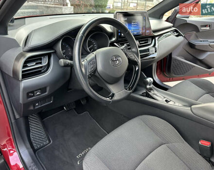Красный Тойота C-HR, объемом двигателя 1.99 л и пробегом 46 тыс. км за 21500 $, фото 79 на Automoto.ua