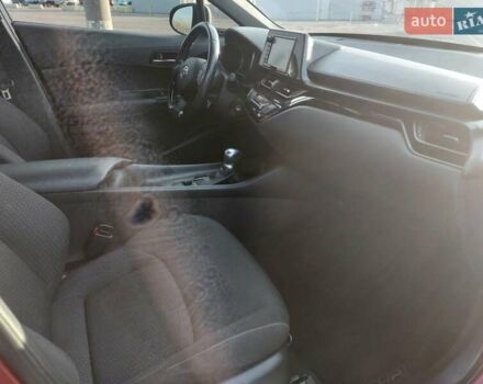 Червоний Тойота C-HR, об'ємом двигуна 1.99 л та пробігом 77 тис. км за 19900 $, фото 19 на Automoto.ua