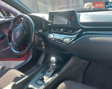 Красный Тойота C-HR, объемом двигателя 2 л и пробегом 77 тыс. км за 19900 $, фото 15 на Automoto.ua