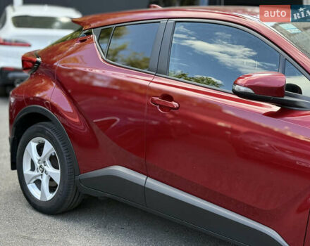 Красный Тойота C-HR, объемом двигателя 1.2 л и пробегом 112 тыс. км за 18800 $, фото 3 на Automoto.ua