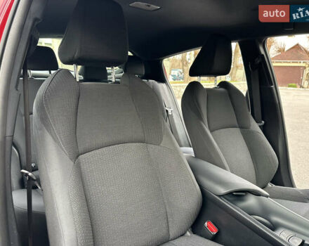 Красный Тойота C-HR, объемом двигателя 1.99 л и пробегом 46 тыс. км за 21500 $, фото 125 на Automoto.ua
