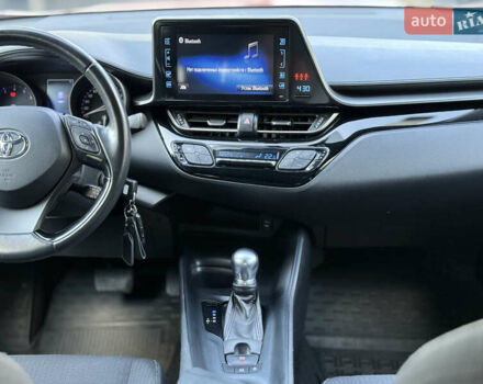 Красный Тойота C-HR, объемом двигателя 1.2 л и пробегом 112 тыс. км за 18800 $, фото 24 на Automoto.ua